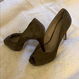 High heels suede shoes
